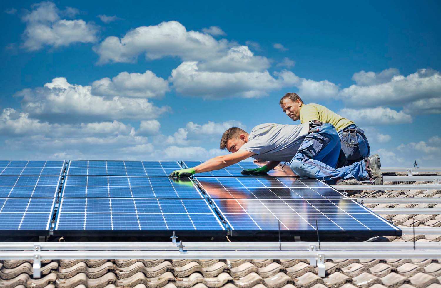 Factors to Consider Before Installing Solar Panels on Your Roof