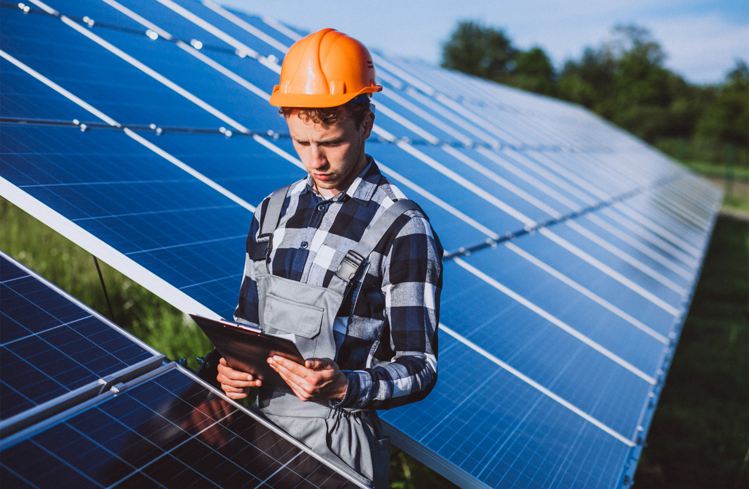 Solar Panel Cost vs. Long-Term Savings: Is It Worth the Investment?