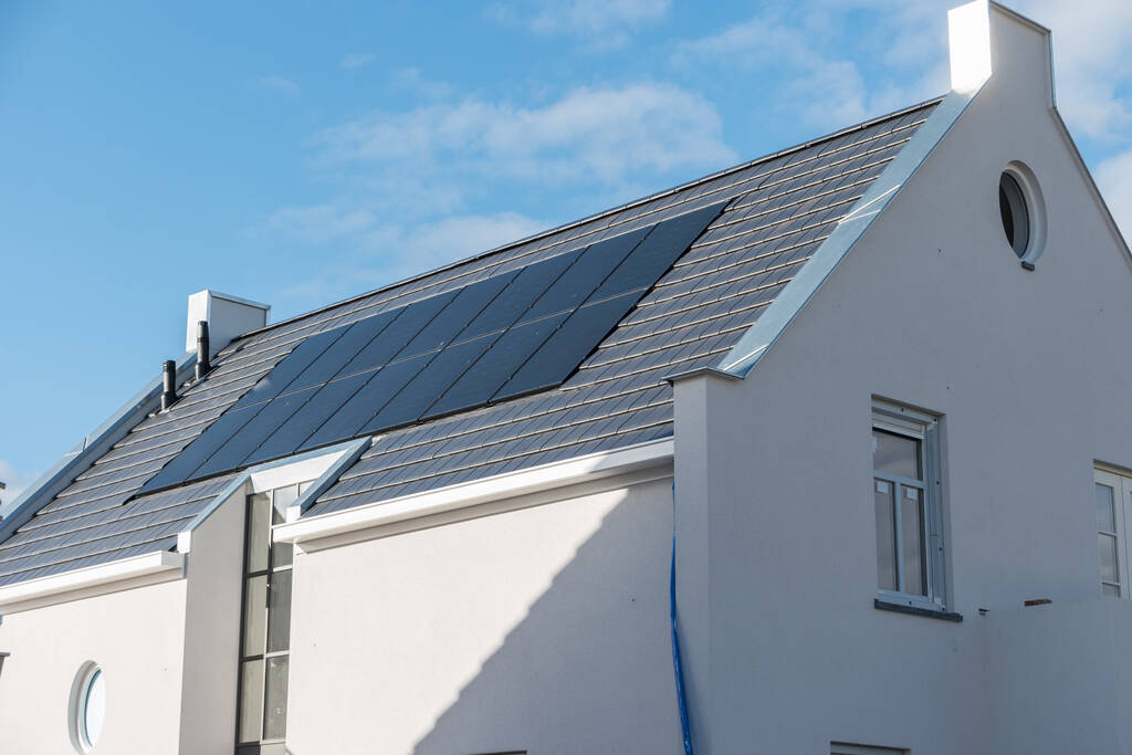 How Efficiency Ratings Affect Solar Panel Performance: A Guide for Sydney Homeowners